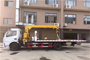 锦屏附近汽车轮胎更换